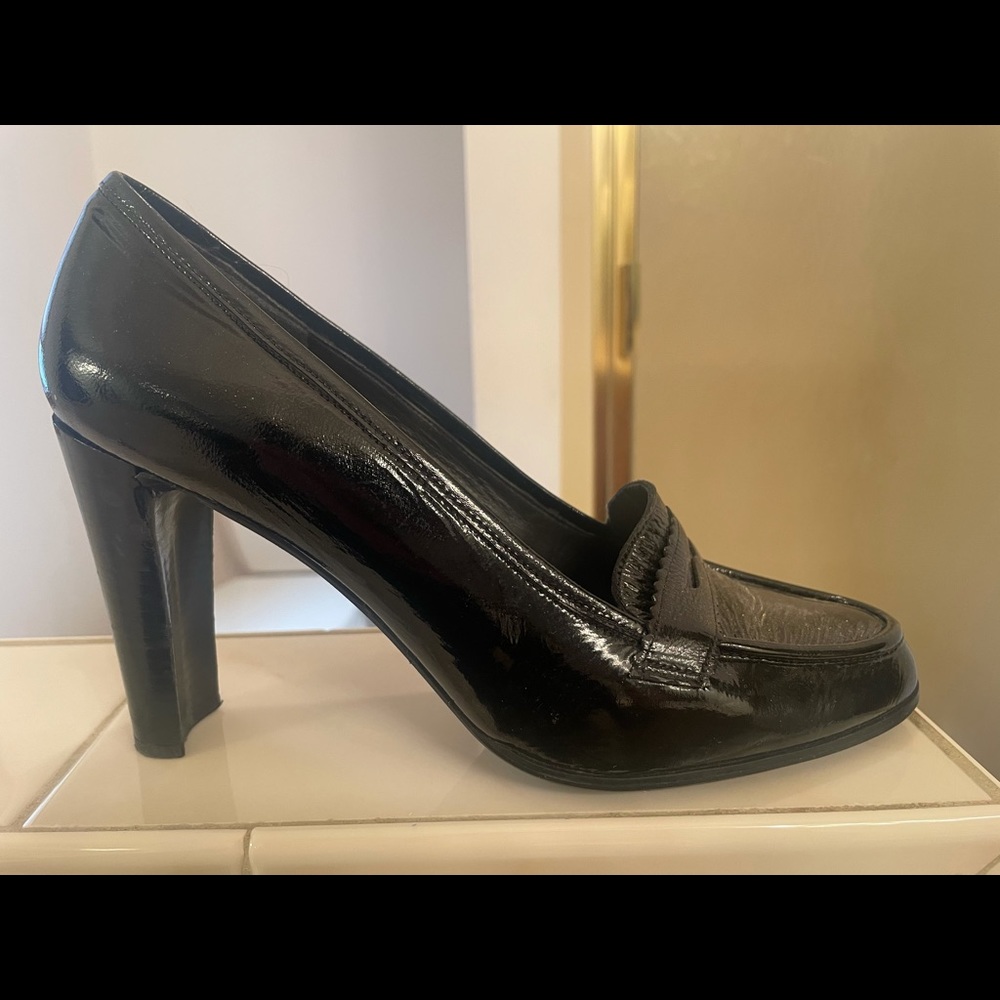 Patent leather heels.  Great boss shoe!! 🔥🔥🔥